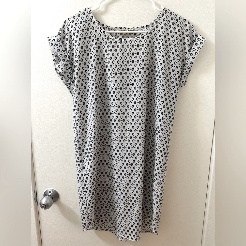 VINTAGE Pink Rose Dress Geometric Black & White Pattern, Silk-Like T-Shirt Mini